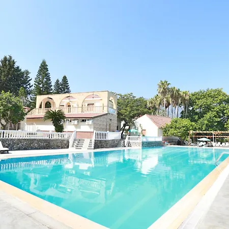 Villa Riverside Coastal Retreat