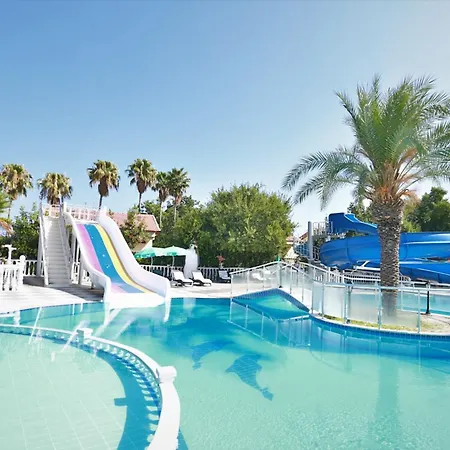 Villa Riverside Coastal Retreat